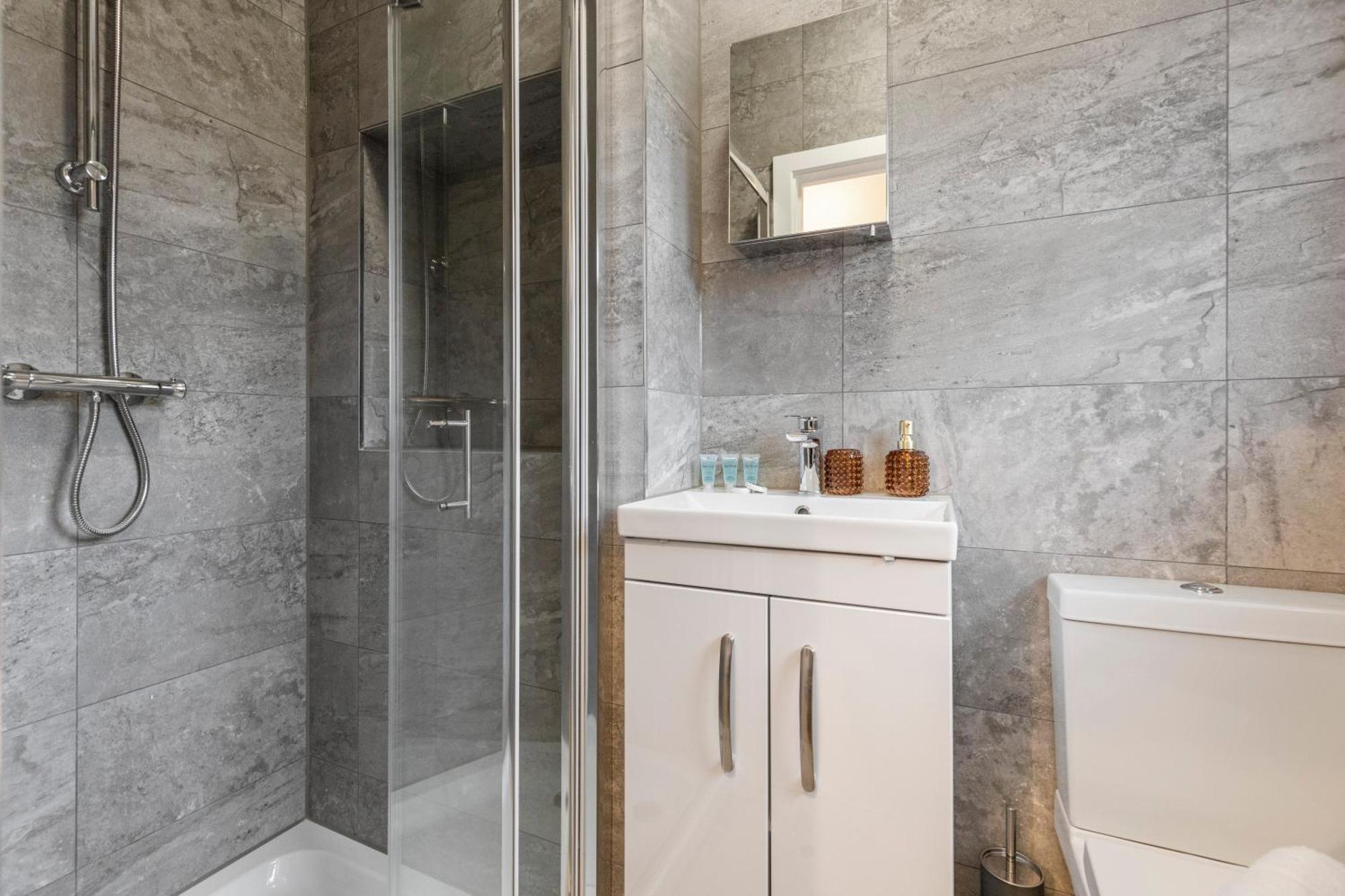 Beautiful-Cosy-King Sized Bed Flat 3 Min Walk To Tube Station Leilighet London Eksteriør bilde
